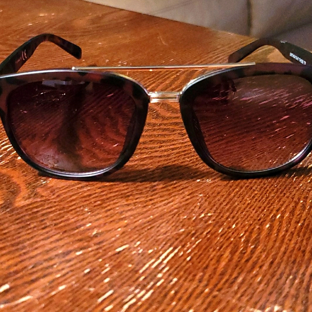 Tahari Sunglasses
